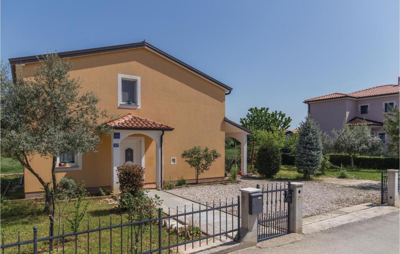 Nice Apartment In Kastel With Kitchen Zewnętrze zdjęcie