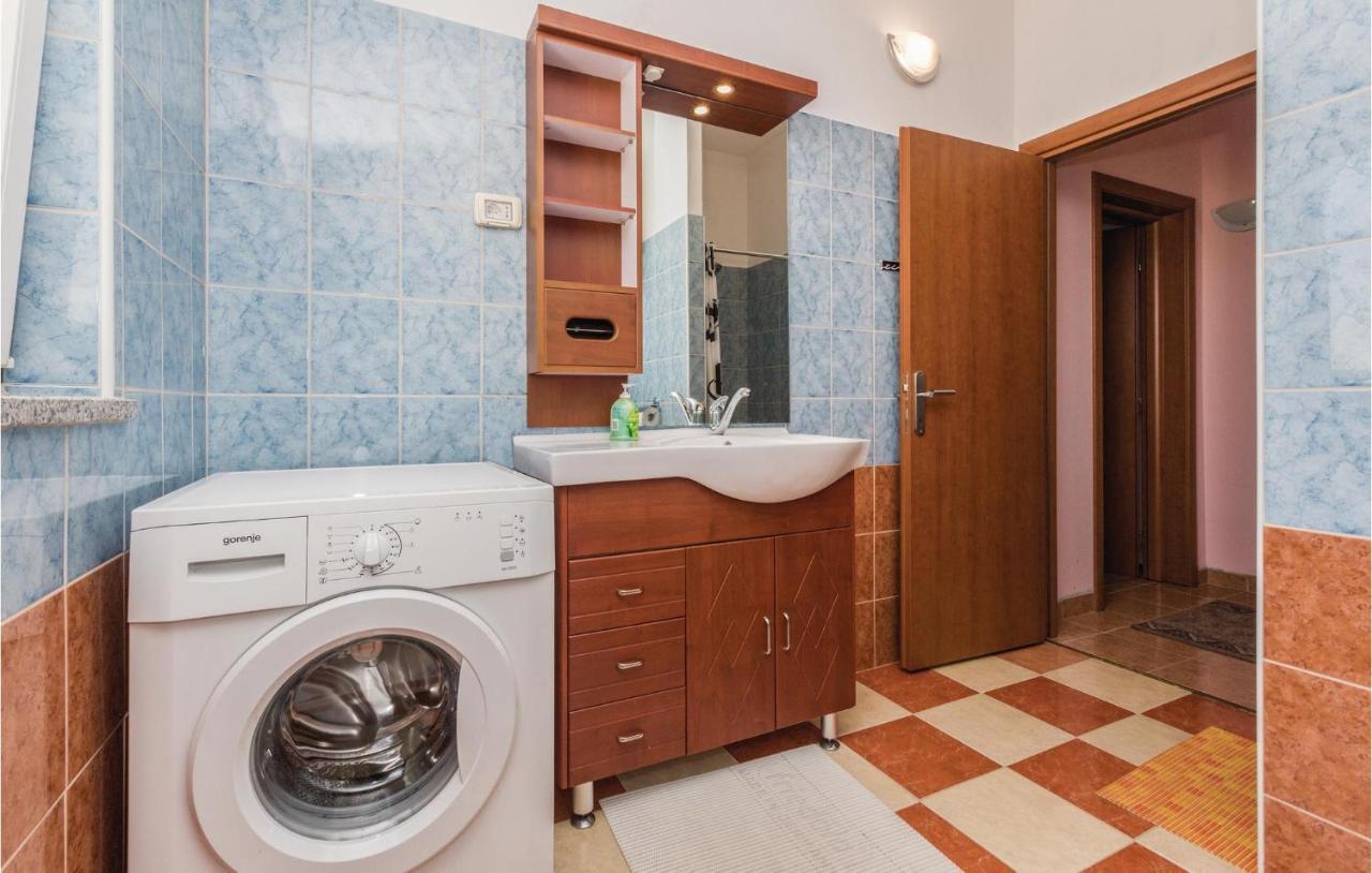 Nice Apartment In Kastel With Kitchen Zewnętrze zdjęcie