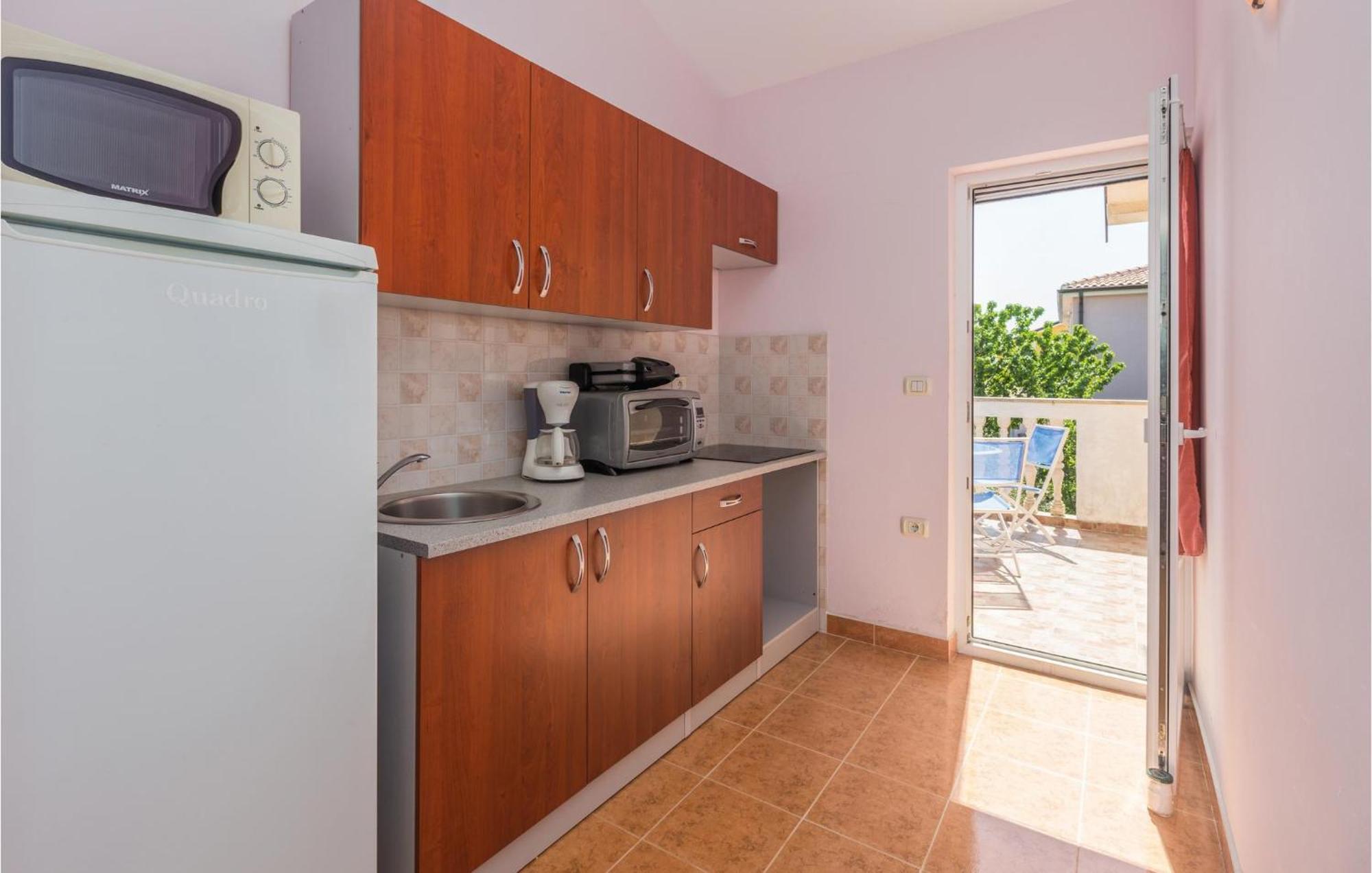 Nice Apartment In Kastel With Kitchen Zewnętrze zdjęcie