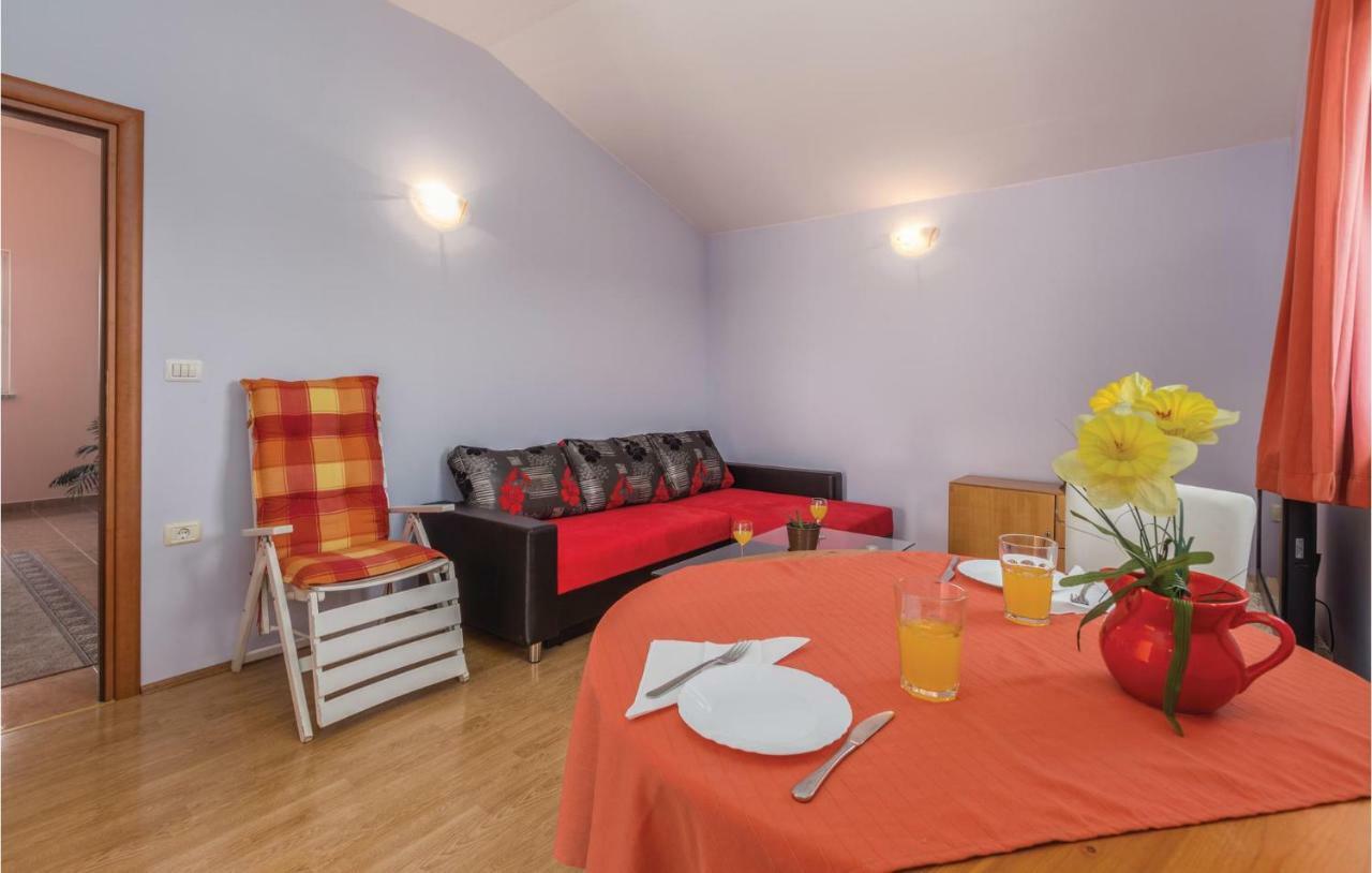 Nice Apartment In Kastel With Kitchen Zewnętrze zdjęcie